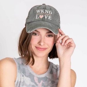 PB Salvage Weekend WKND Love Hat